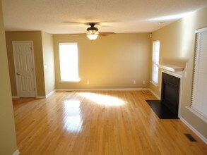 6404 Winding Arch Dr in Durham, NC - Foto de edificio - Building Photo