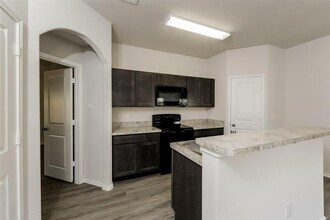 104 Elk Run Ln in Huntsville, TX - Foto de edificio - Building Photo
