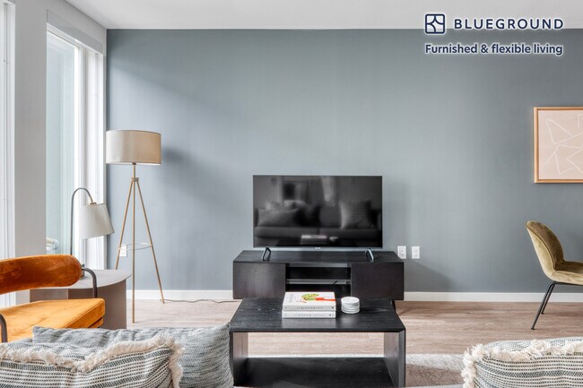 2401 S Jackson St-Unit -FL5-ID545 in Seattle, WA - Building Photo - Building Photo