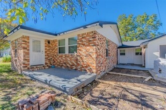 605 Lloyd in Italy, TX - Building Photo - Building Photo