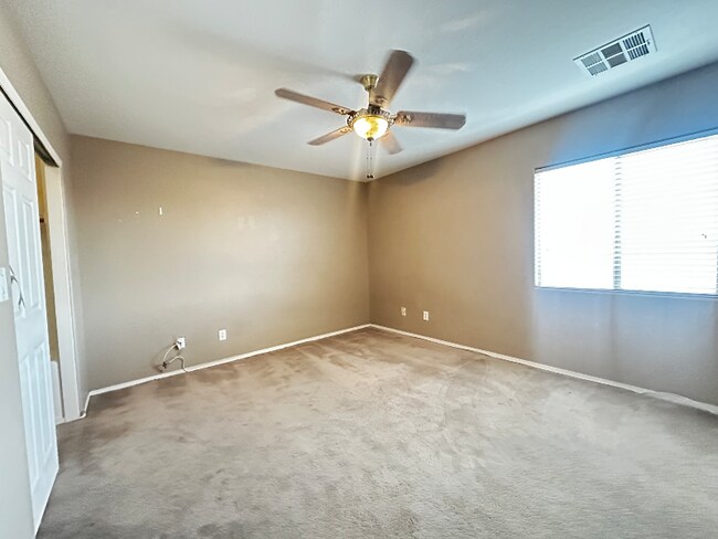 916 E Bob Barney Ct in North Las Vegas, NV - Building Photo - Building Photo