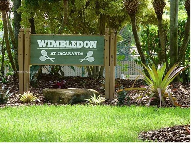 238 Wimbledon Lakes Dr in Plantation, FL - Building Photo - Building Photo