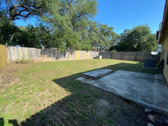 8027 Ashwood Pointe in San Antonio, TX - Building Photo - Building Photo
