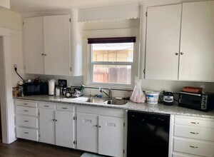 1321 N Calaveras St in Fresno, CA - Building Photo - Building Photo