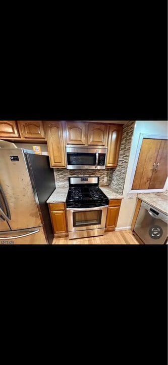 29 Montclair Ave in Clifton, NJ - Building Photo