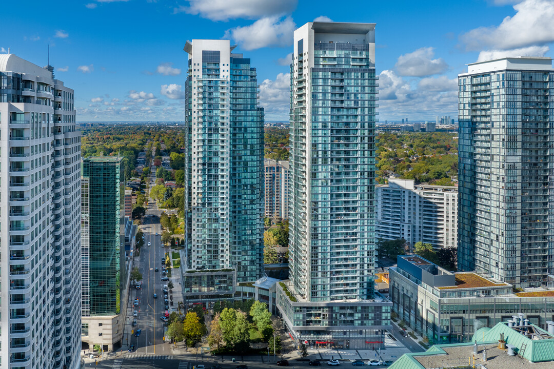 South Building in Toronto, ON - Building Photo