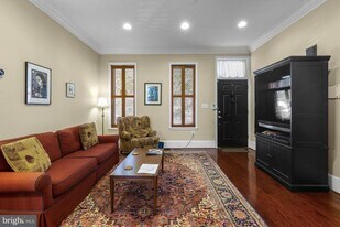 1933 Parrish St in Philadelphia, PA - Building Photo