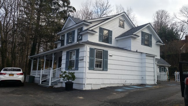 494 Main St in Northport, NY - Building Photo - Building Photo