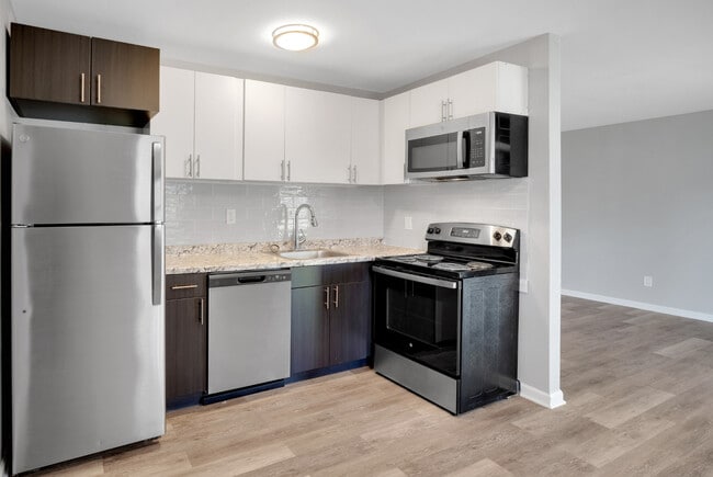 Sunset Heights Apartments in Burlington, NJ - Foto de edificio - Building Photo