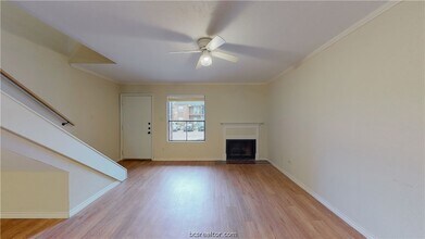 904 University Oaks Blvd, Unit 80 in College Station, TX - Foto de edificio - Building Photo