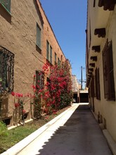 464 N Stanley Ave in Los Angeles, CA - Building Photo - Building Photo