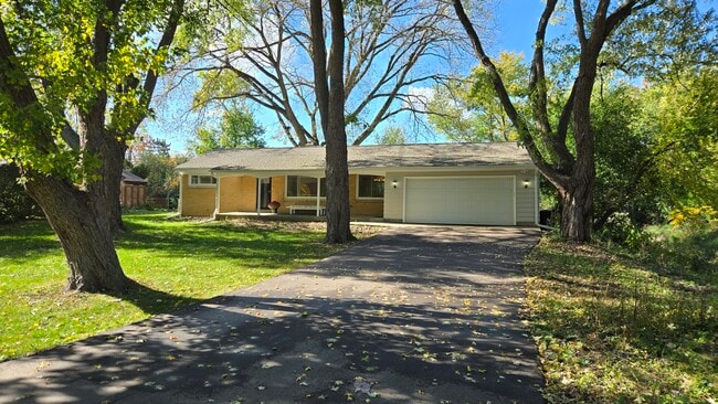 675 Verdant Dr in Elm Grove, WI - Building Photo - Building Photo