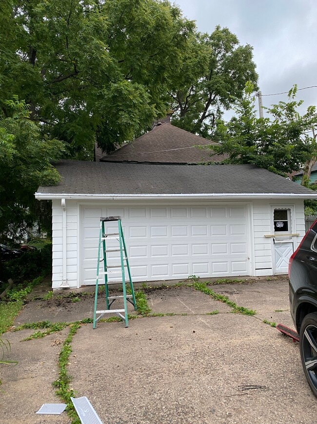 718 6th St E, Unit #1 lower in St. Paul, MN - Foto de edificio - Building Photo