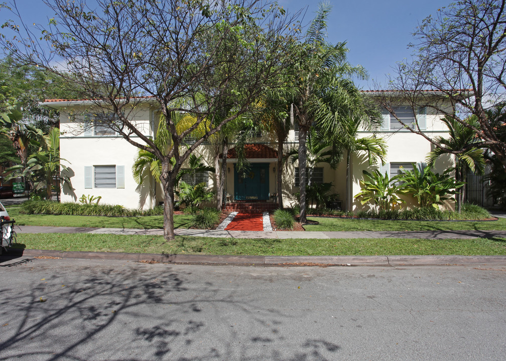 Phoenetia Isles Apartments in Coral Gables, FL - Building Photo