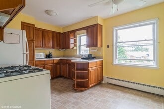 6445 N Oketo Ave, Unit 2nd Floor in Chicago, IL - Building Photo - Building Photo