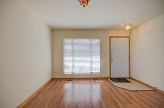 681 Springwood Dr in Joliet, IL - Building Photo - Building Photo