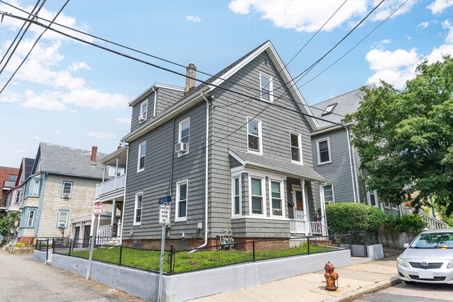 16 Porter St in Somerville, MA - Building Photo - Building Photo
