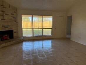 2114 W Greens Rd in Houston, TX - Building Photo - Building Photo