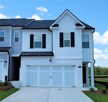 310 Sound Cir in Stockbridge, GA - Building Photo