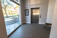 16070 Sunset Blvd- fully renovated unit in... in Pacific Palisades, CA - Foto de edificio - Building Photo