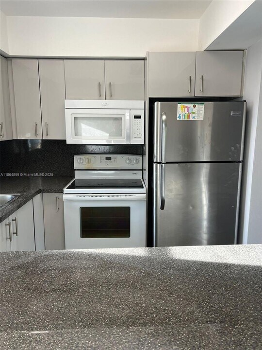4165 SW 67th Ave in Davie, FL - Building Photo