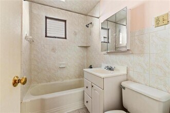 138 George St, Unit 1 in Medford, MA - Foto de edificio - Building Photo