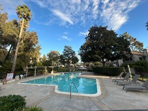 1941 Wellington Ln in Vista, CA - Foto de edificio - Building Photo