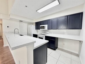 9905 Westwood Dr in Tamarac, FL - Foto de edificio - Building Photo