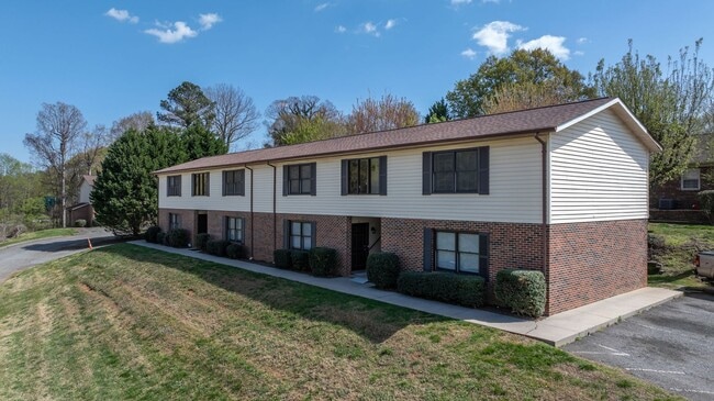 525 12th St SW in Hickory, NC - Building Photo - Building Photo