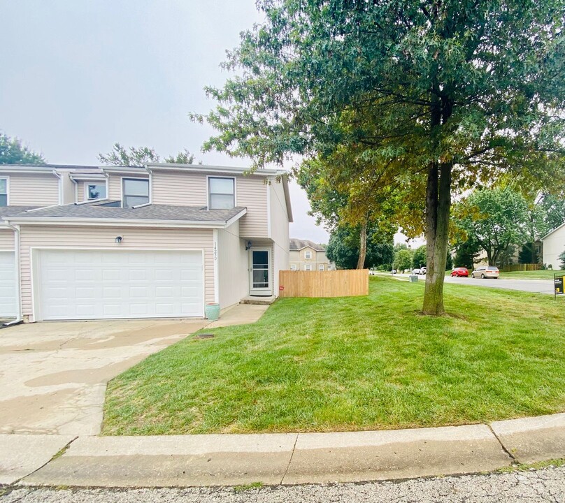 1423 E 125th Terrace in Olathe, KS - Building Photo