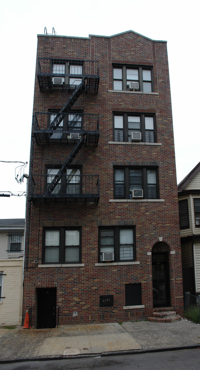 25 Randolph St in Yonkers, NY - Building Photo