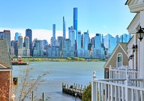 454 Albany Ct in West New York, NJ - Building Photo