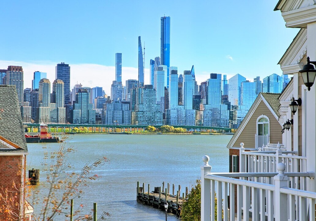 454 Albany Ct in West New York, NJ - Building Photo