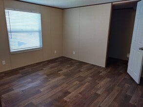 212 E 5th Ave in Winfield, KS - Building Photo - Building Photo