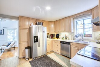 47 Sleepy Hollow Ln in Stamford, CT - Building Photo - Building Photo