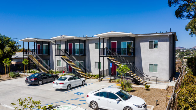 Saranac Villas in San Diego, CA - Foto de edificio - Building Photo