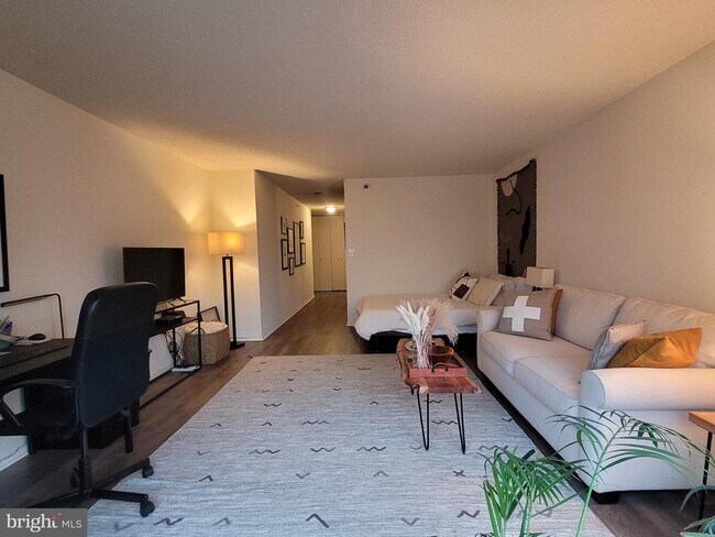 2020 Walnut St in Philadelphia, PA - Building Photo - Building Photo