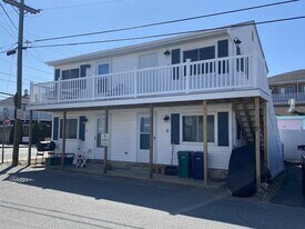 1 Bragg Ave, Unit A in Hampton, NH - Building Photo