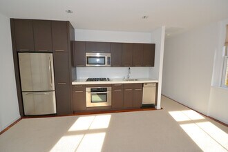 4200 Pine St, Unit 301 in Philadelphia, PA - Foto de edificio - Building Photo