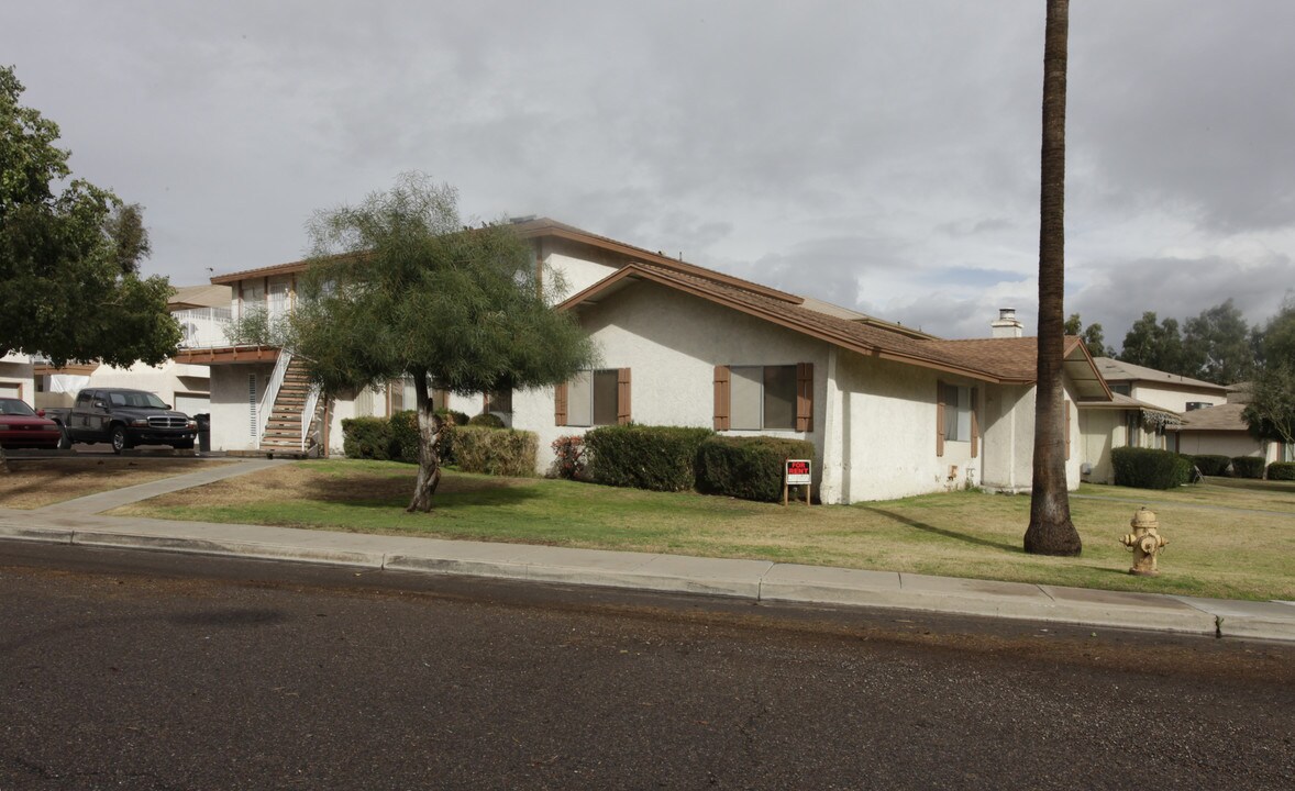 8102 N 33rd Ave in Phoenix, AZ - Foto de edificio