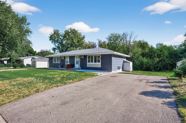 5294 Raymond Ave in Mounds View, MN - Building Photo - Building Photo