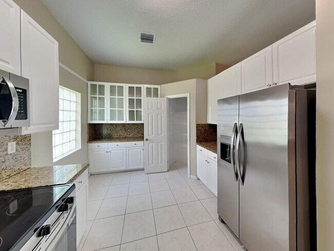 1422 SW 158th Ave in Pembroke Pines, FL - Building Photo - Building Photo