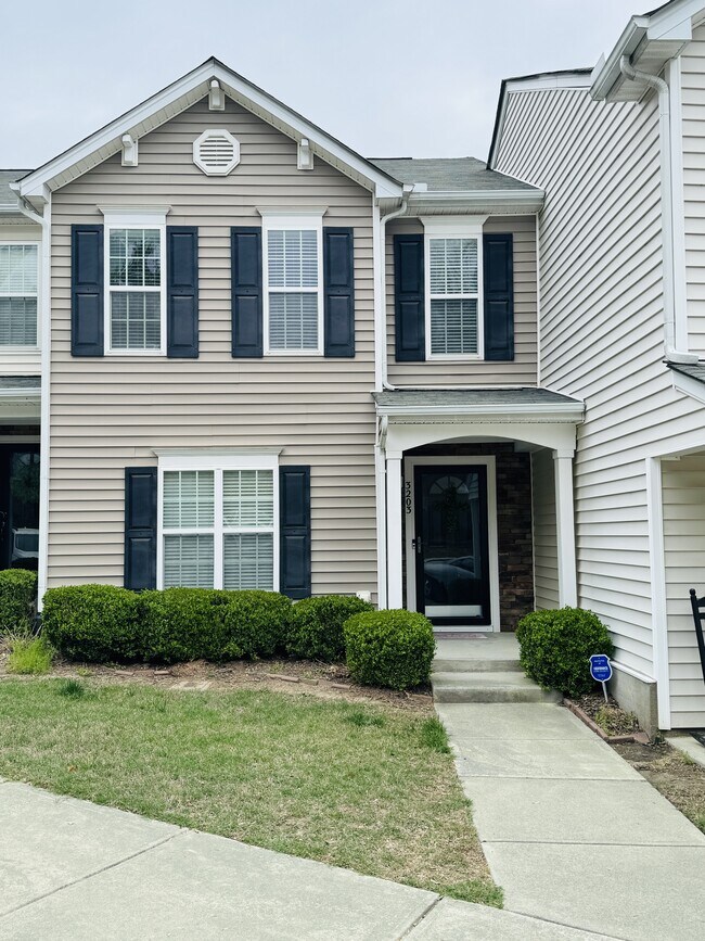 property at 3203 Ivy Wood Ln