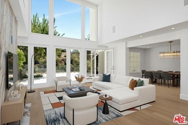 property at 2205 Canyonback Rd