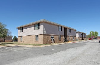 Reeds Landing Apartments in Edmond, OK - Building Photo - Building Photo