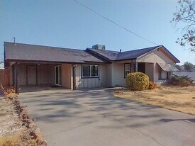 153 E Chapman St in Orland, CA - Building Photo