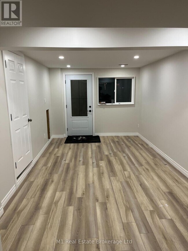 353 Imperial Rd S in Guelph, ON - Building Photo - Building Photo