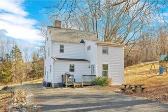 17 Carriage House Rd in Warwick, NY - Building Photo - Building Photo