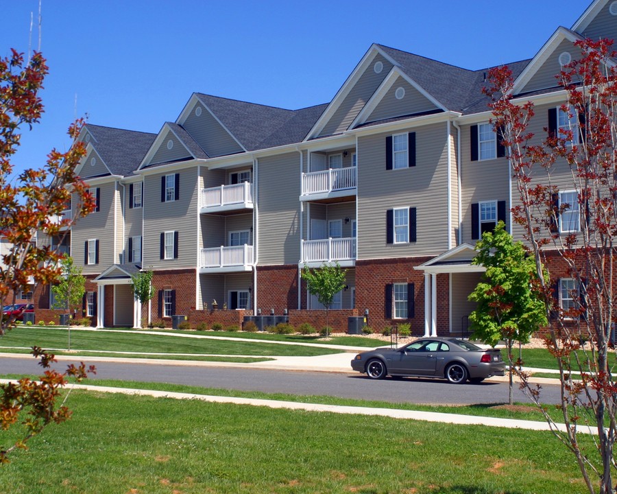 Parkside Grande at Cornerstone in Lynchburg, VA - Building Photo