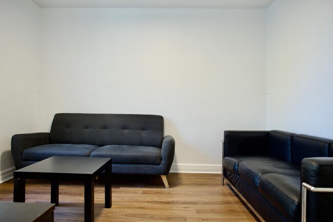 1850 Allard Rue in Montréal, QC - Building Photo - Building Photo